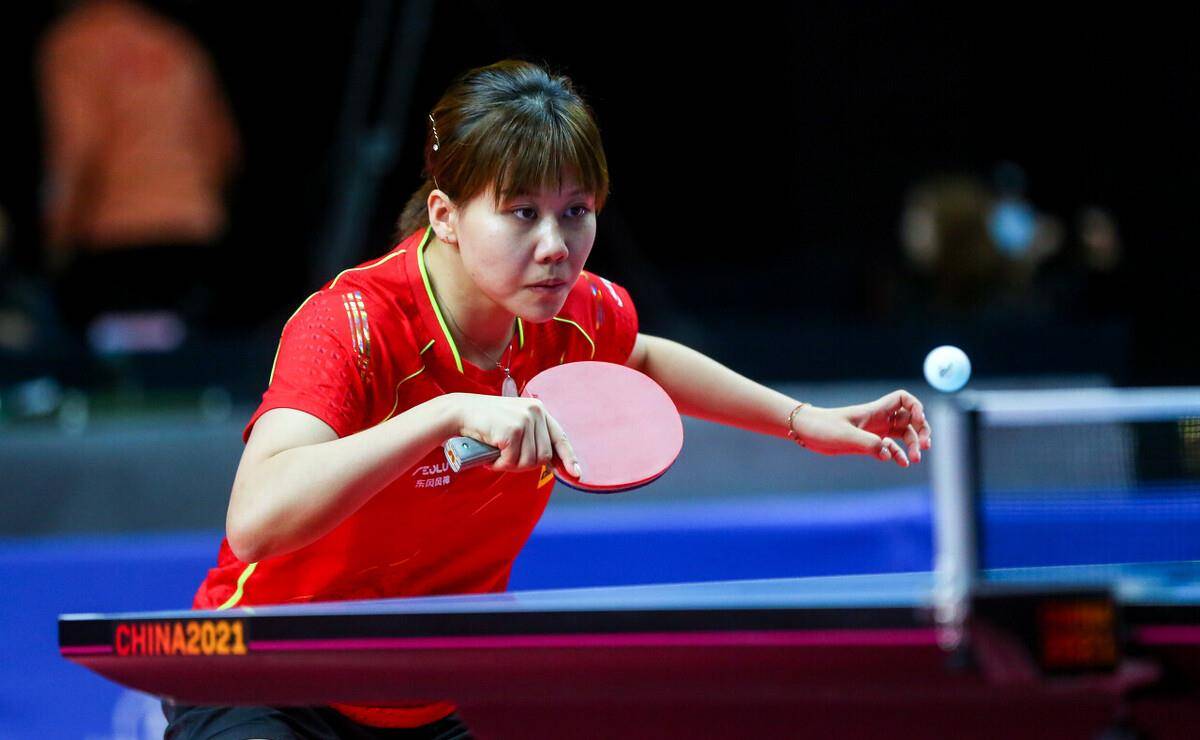 而乔治的持 而乔治的持