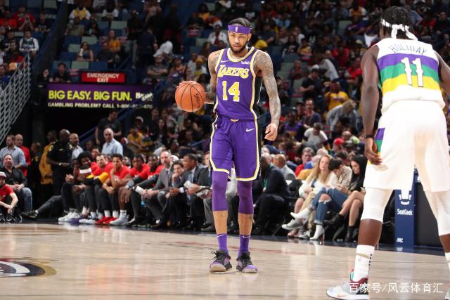 两队球迷在 两队球迷在