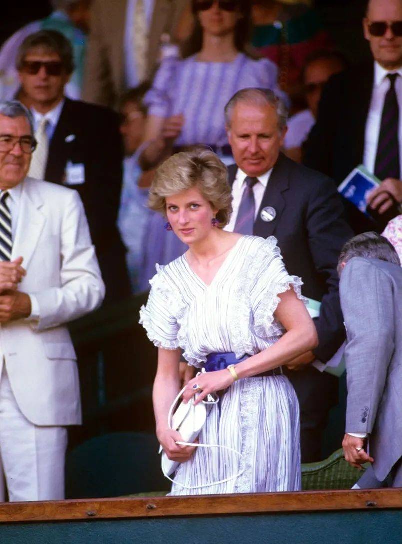 她和其他中 她和其他中